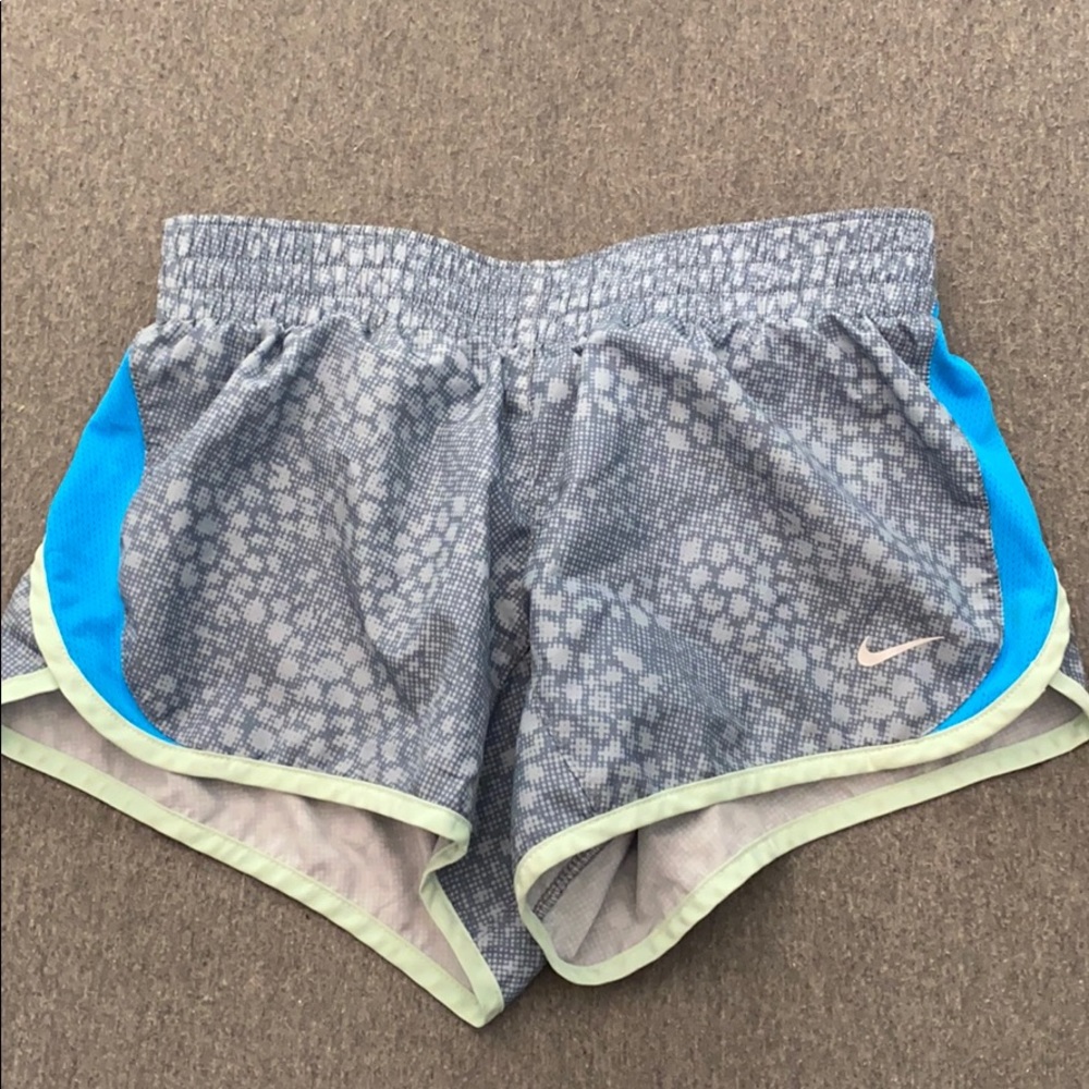 Girls medium nike shorts